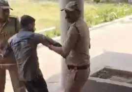 जनदर्शन में आत्मदाह की कोशिश, कलेक्ट्रेट परिसर में मचा हड़कंप
