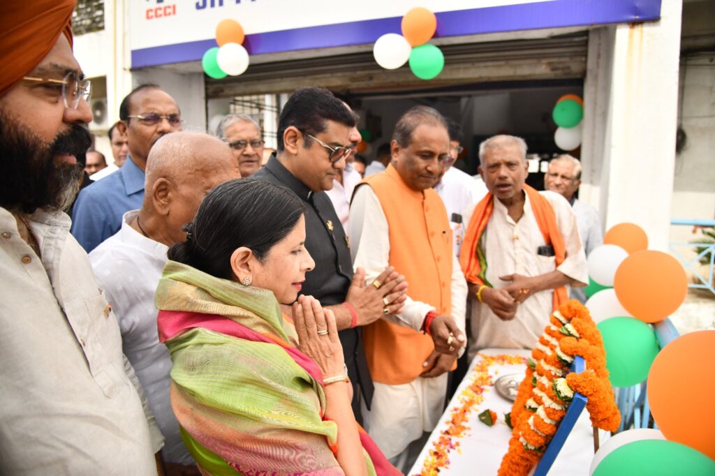 स्वतंत्रता दिवस पर चेम्बर भवन में शान से लहराया तिरंगा, देशभक्ति के नारों से गूंजा परिसर